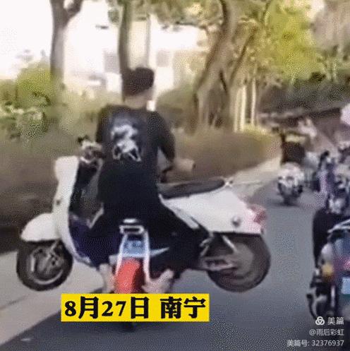 那个每天驮着我跑东跑西的新能源共享电瓶，到底是个啥宝贝